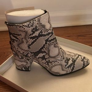 BNWT SHEIN Snakeskin Booties Size 8